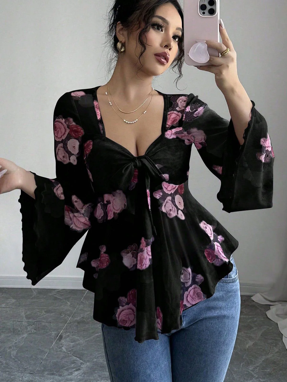 1930s Floral V-Neck Flare Chiffon Blouse - Image 5