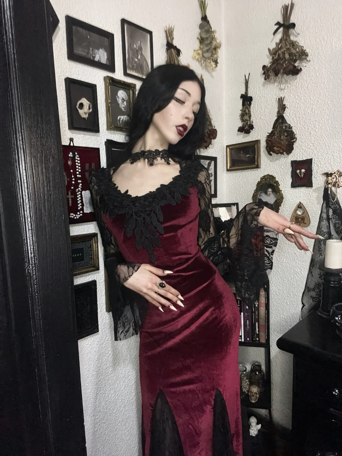 1930s Lace Long Sleeve Fishtail Dress - Image 3