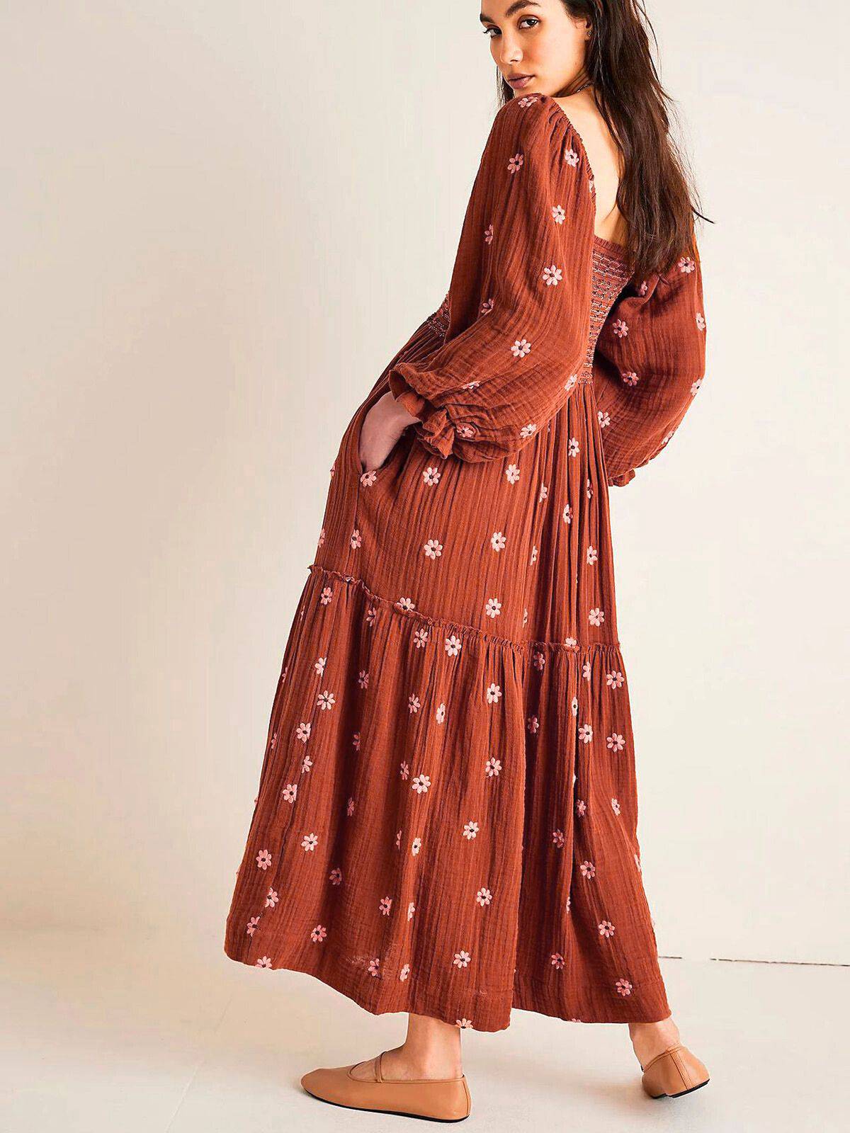 1940s Embroidered Floral Lantern Sleeve Dress - Image 11