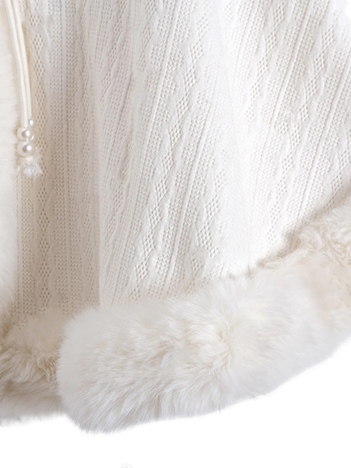 1950s Christmas Knitted Pearl Fur Trim Shawl - Image 7
