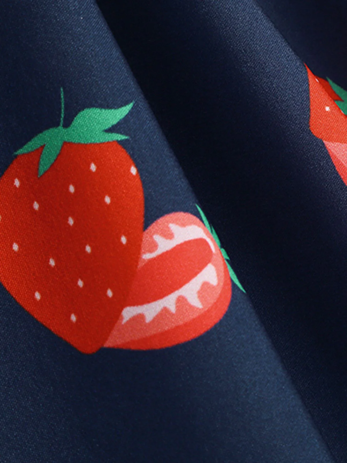 1950s Daisy & Strawberry Print Sleeveless Dress - Image 3