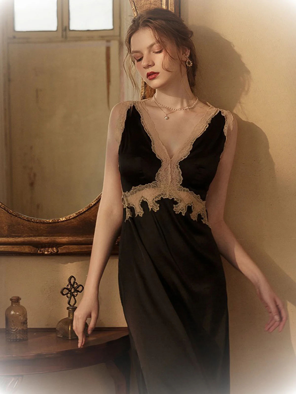 1950s Lace Backless V-Neck Satin Sleepwear - Image 7