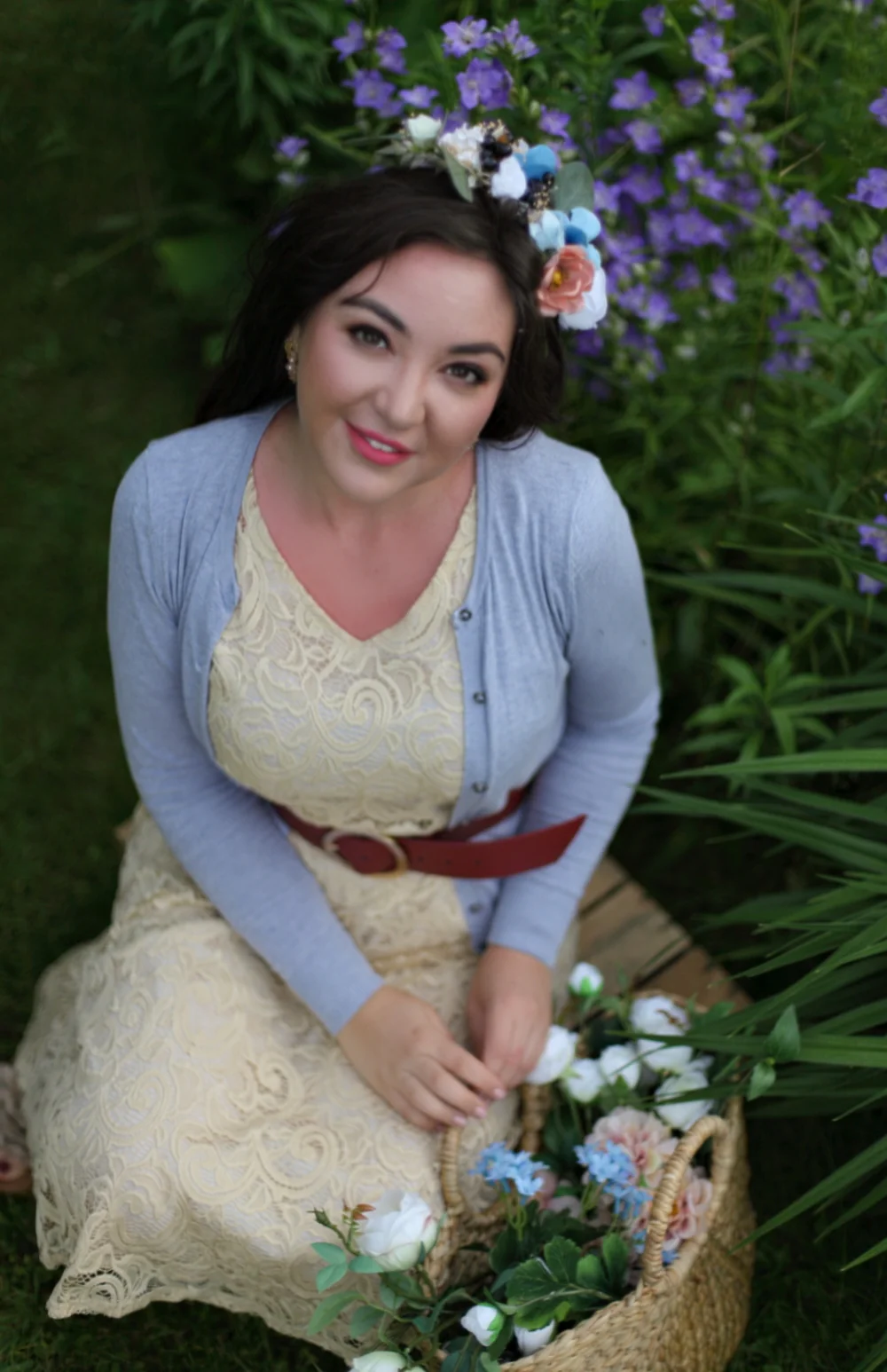 1950s Lace V Neck Bow Dress - Image 3