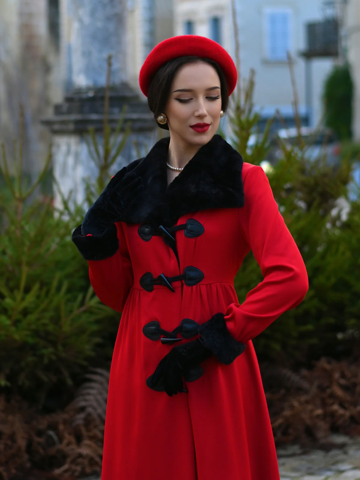 1950s Red And Black Fur Collar Coat - Image 2