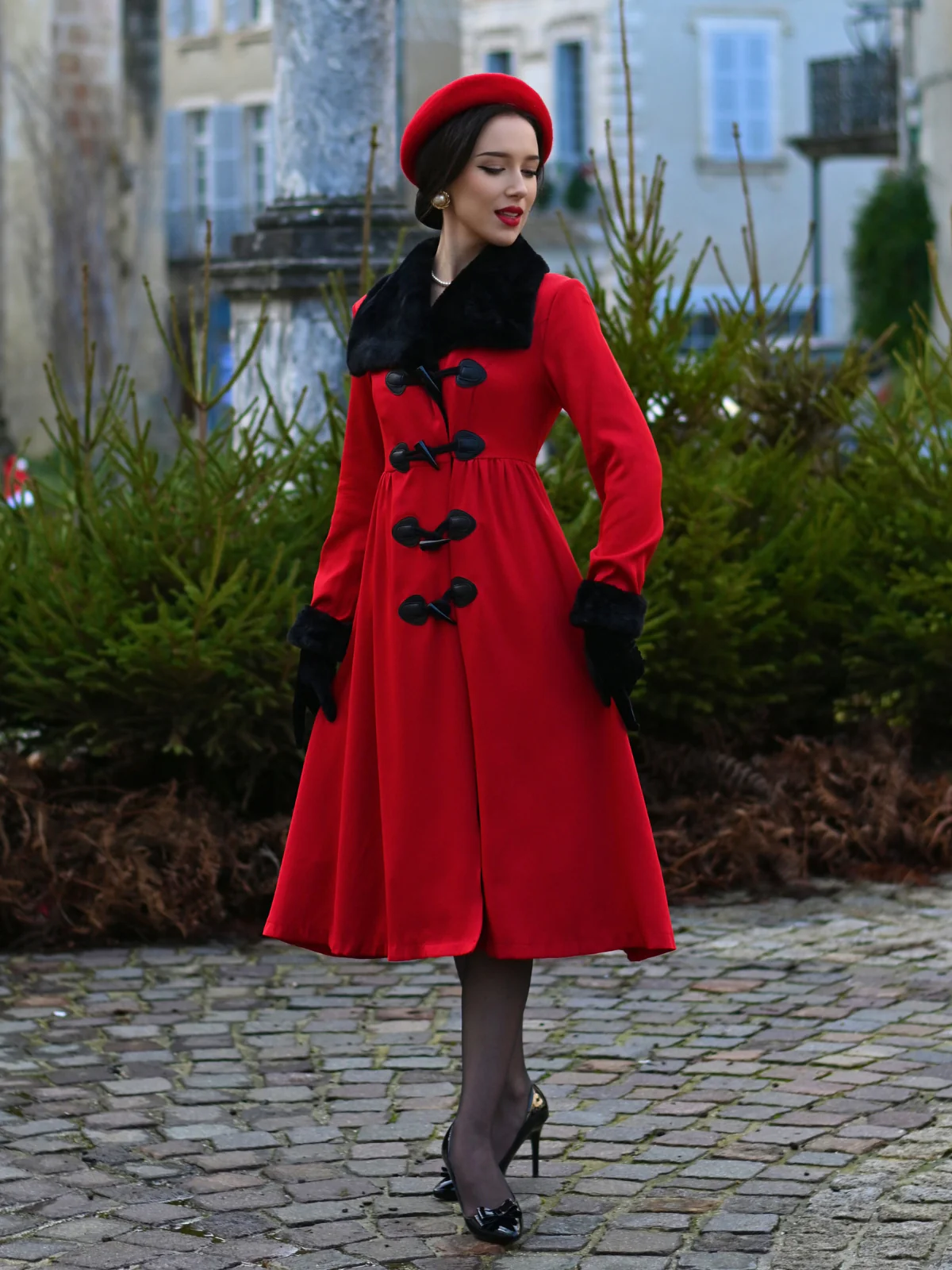 1950s Red And Black Fur Collar Coat - Image 3