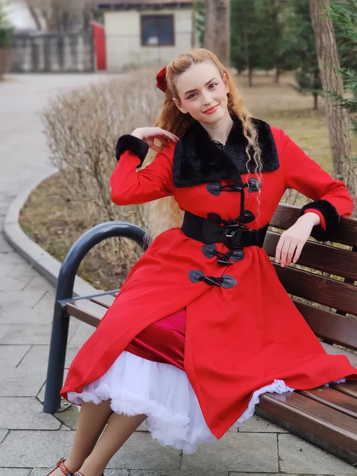 1950s Red And Black Fur Collar Coat - Image 4