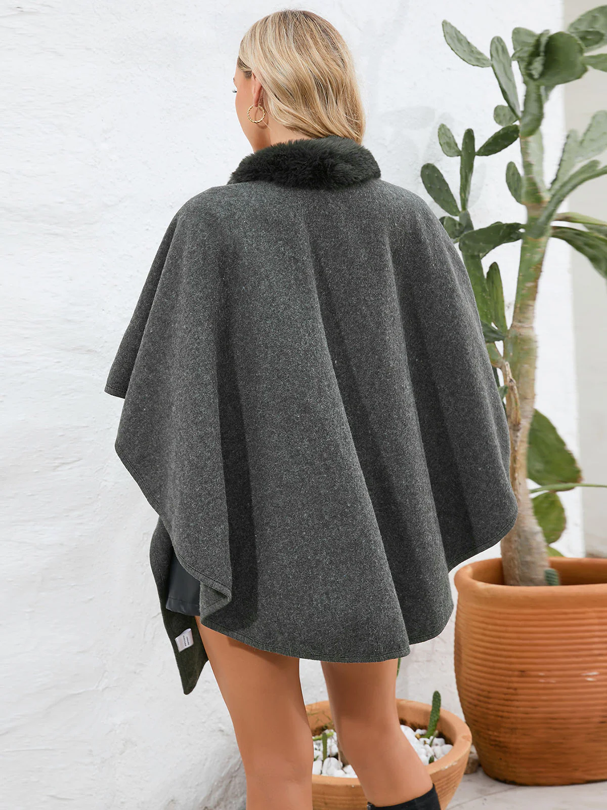 1950s Solid Furry Batwing Coat - Image 5