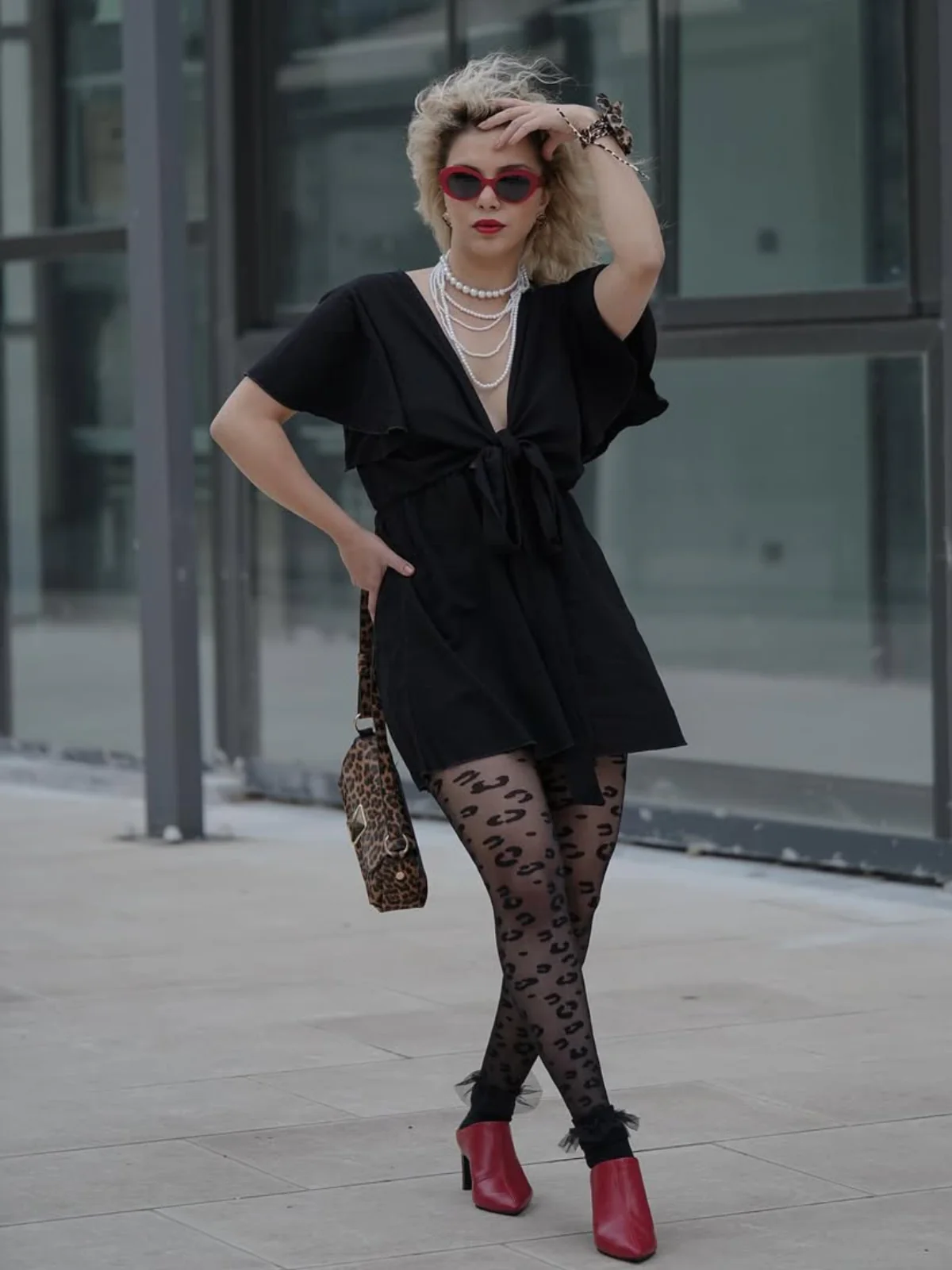 1950s Solid V-Neck Cotton Flounce Sleeve Romper - Image 2