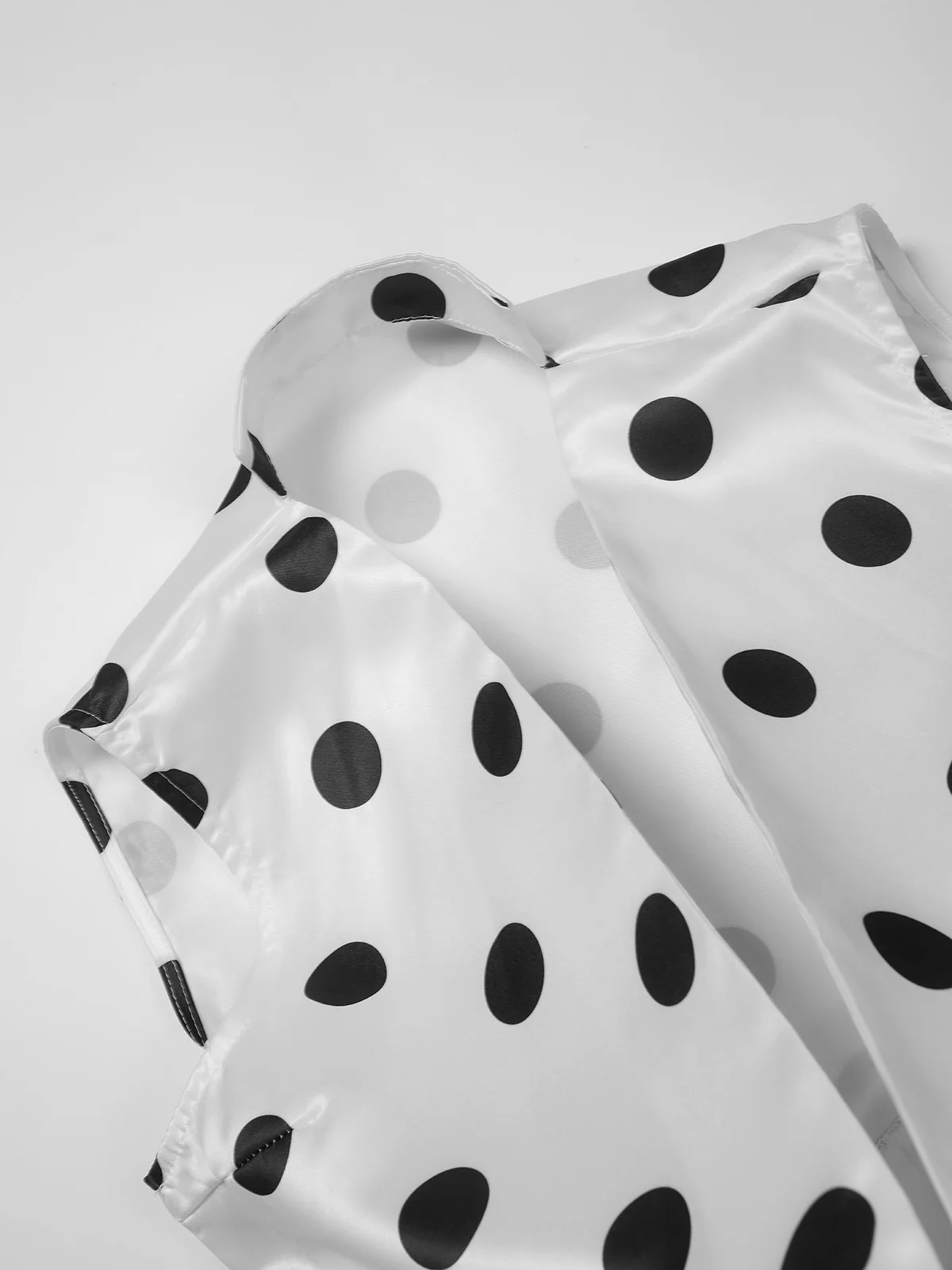 1950s Surplice V-Neck Polka Dot Belted Dress - Image 5