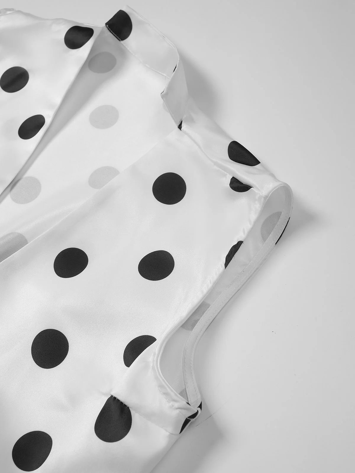 1950s Surplice V-Neck Polka Dot Belted Dress - Image 8