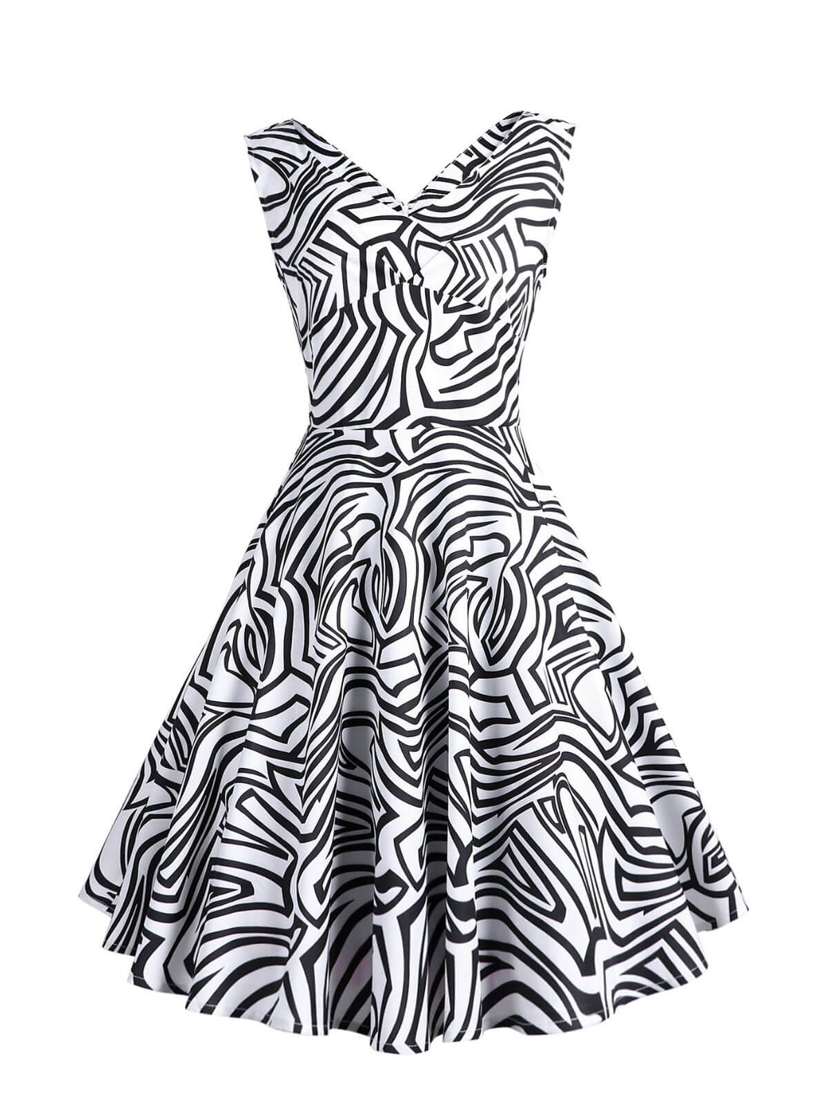 1950s V-Neck All Over Print Swing Dress - Image 5
