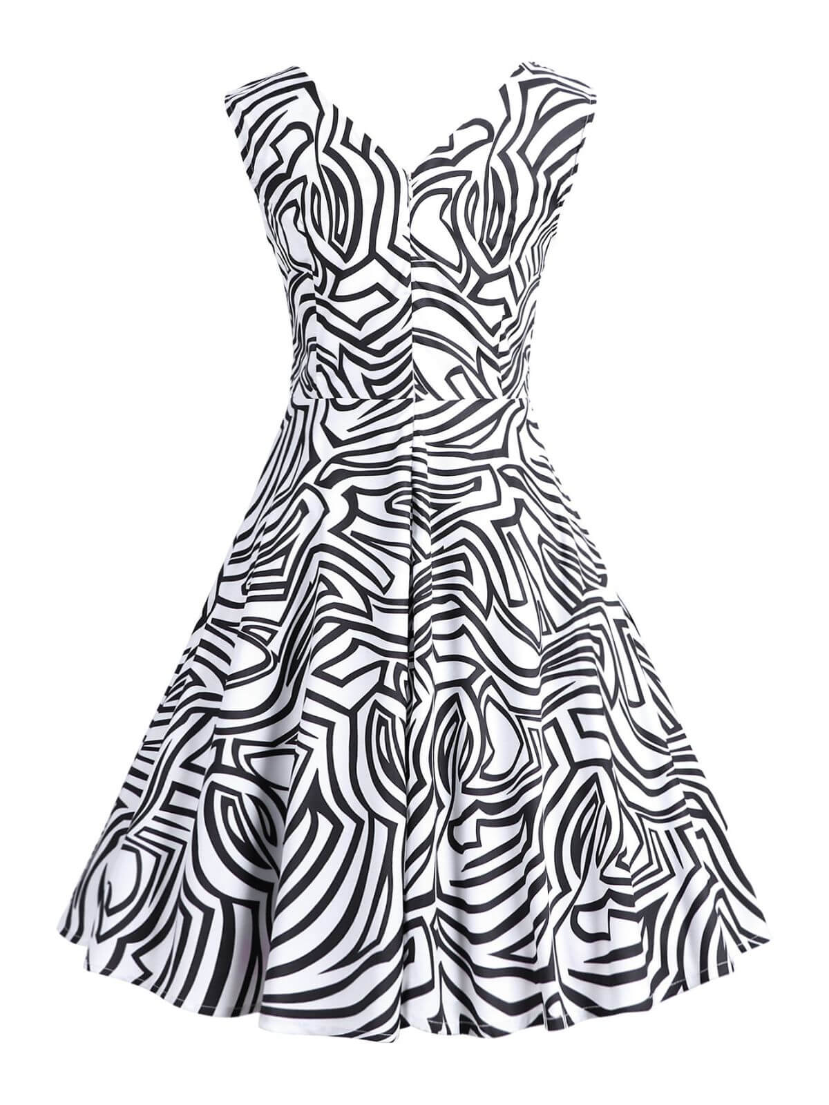 1950s V-Neck All Over Print Swing Dress - Image 6