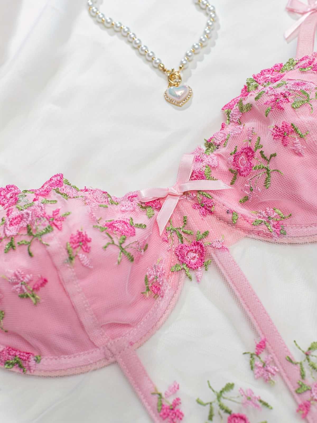 1960s Floral Embroidered Bow Underwire Lingerie - Image 4