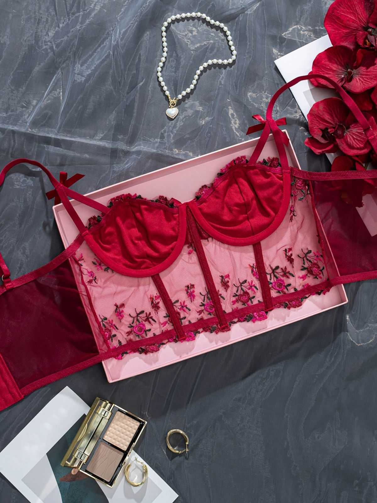 1960s Floral Embroidered Bow Underwire Lingerie - Image 8