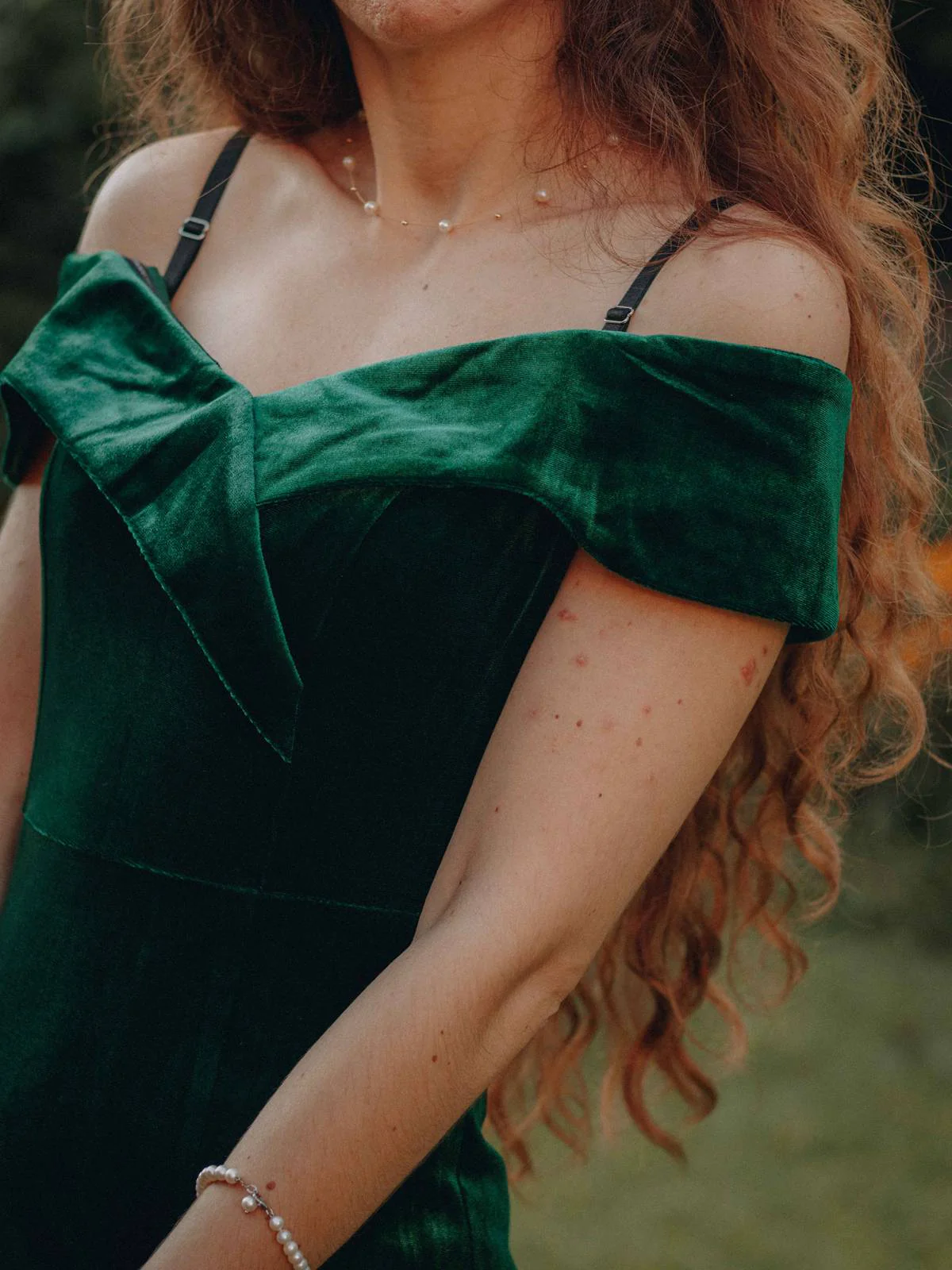 1960s Off Shoulder Velvet Bodycon Dress - Image 2