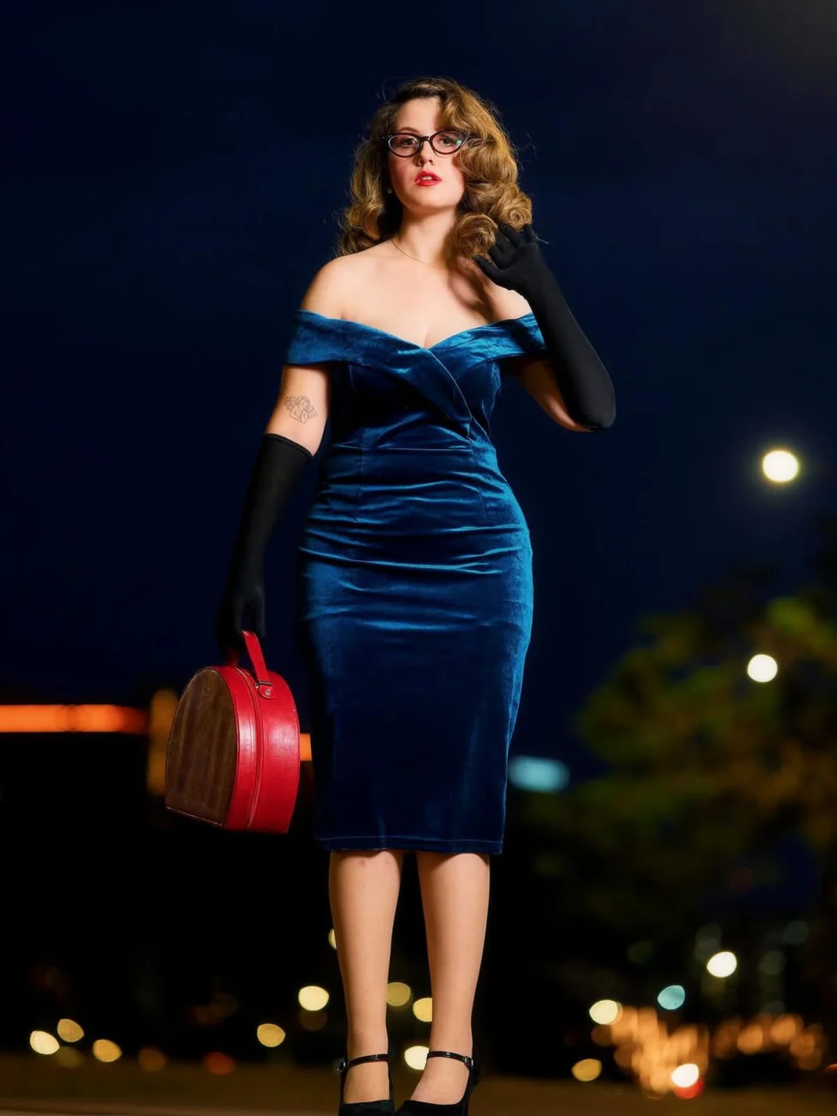 1960s Off Shoulder Velvet Bodycon Dress - Image 3