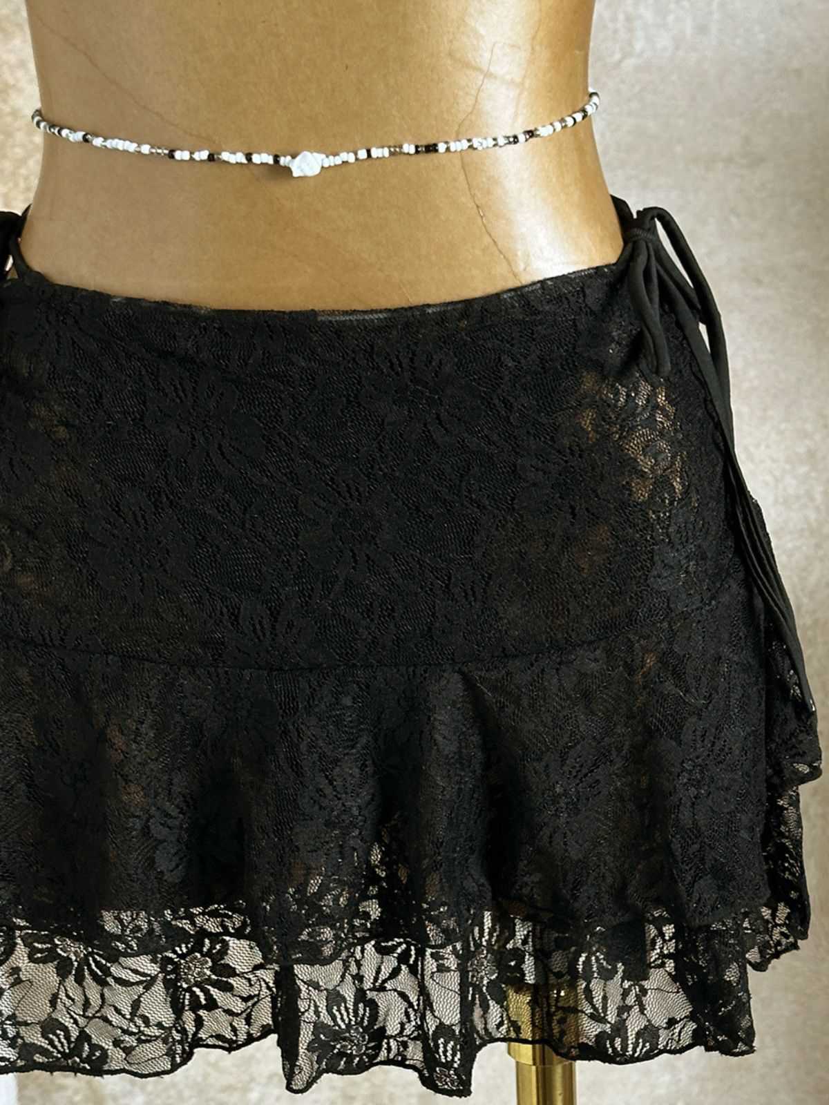1960s Ruffled Halter Bikini Set & Floral Lace Cover-Up - Image 9