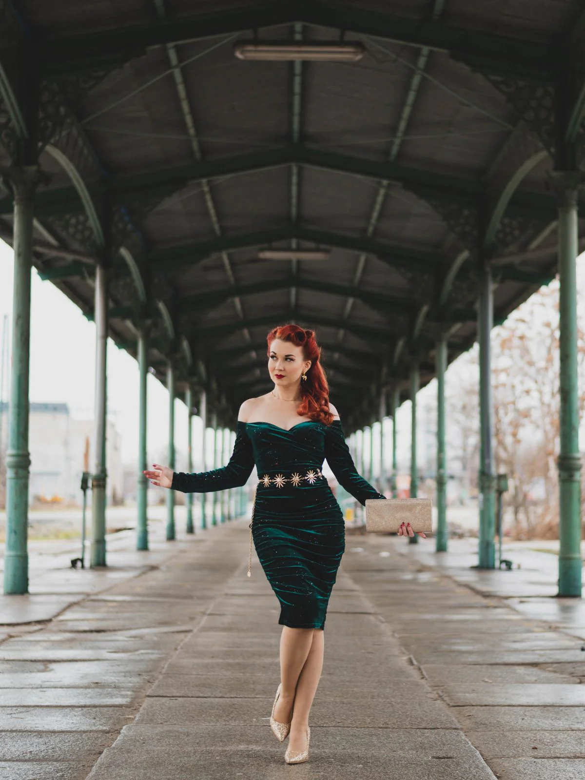 1960s Solid Off-Shoulder Velvet Dress - Image 2