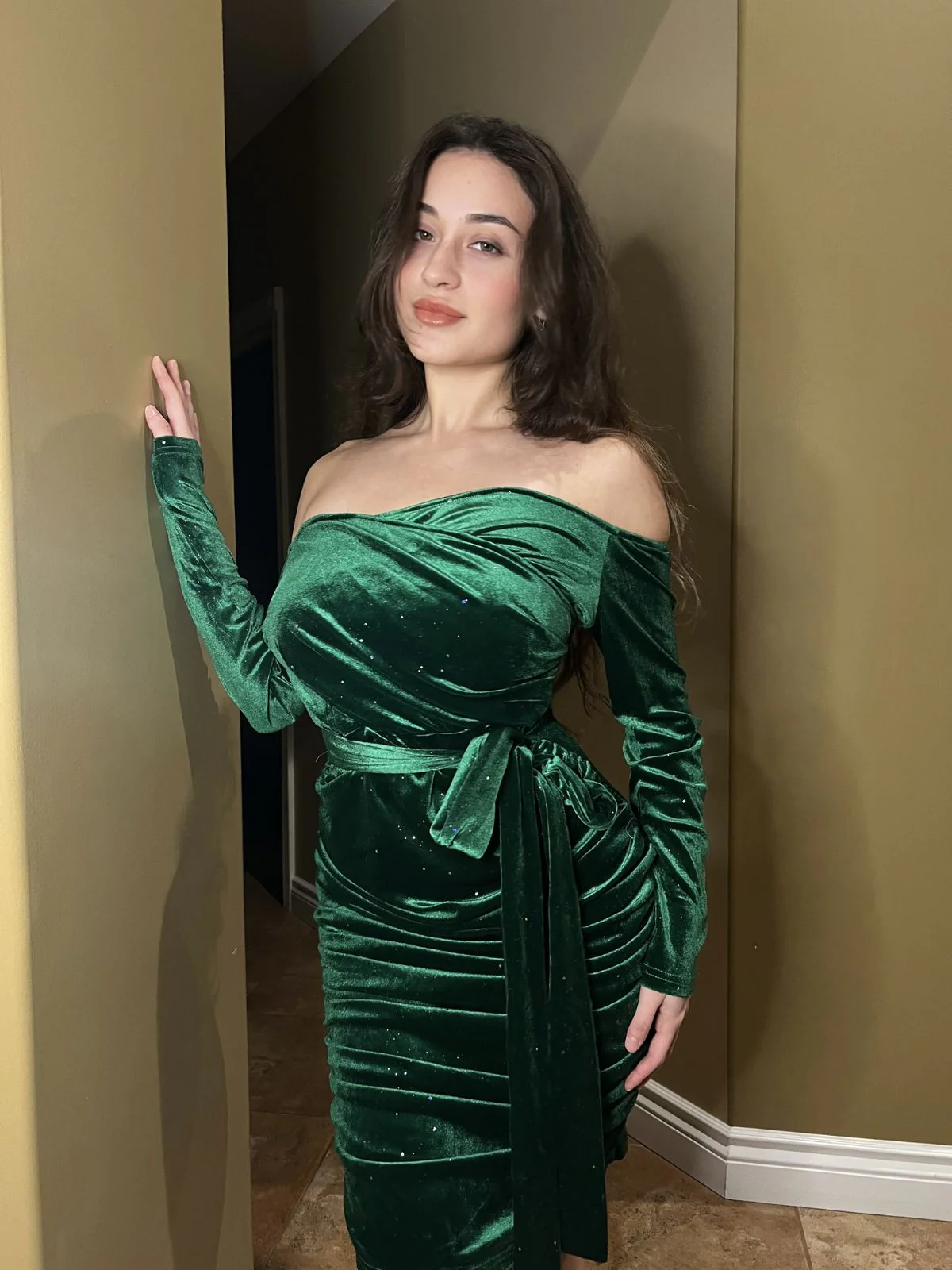1960s Solid Off-Shoulder Velvet Dress - Image 2