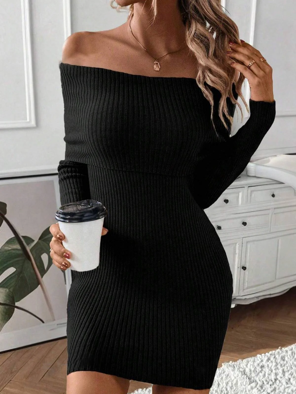 1970s Solid Off-Shoulder Ribbed Knit Dress - Image 5