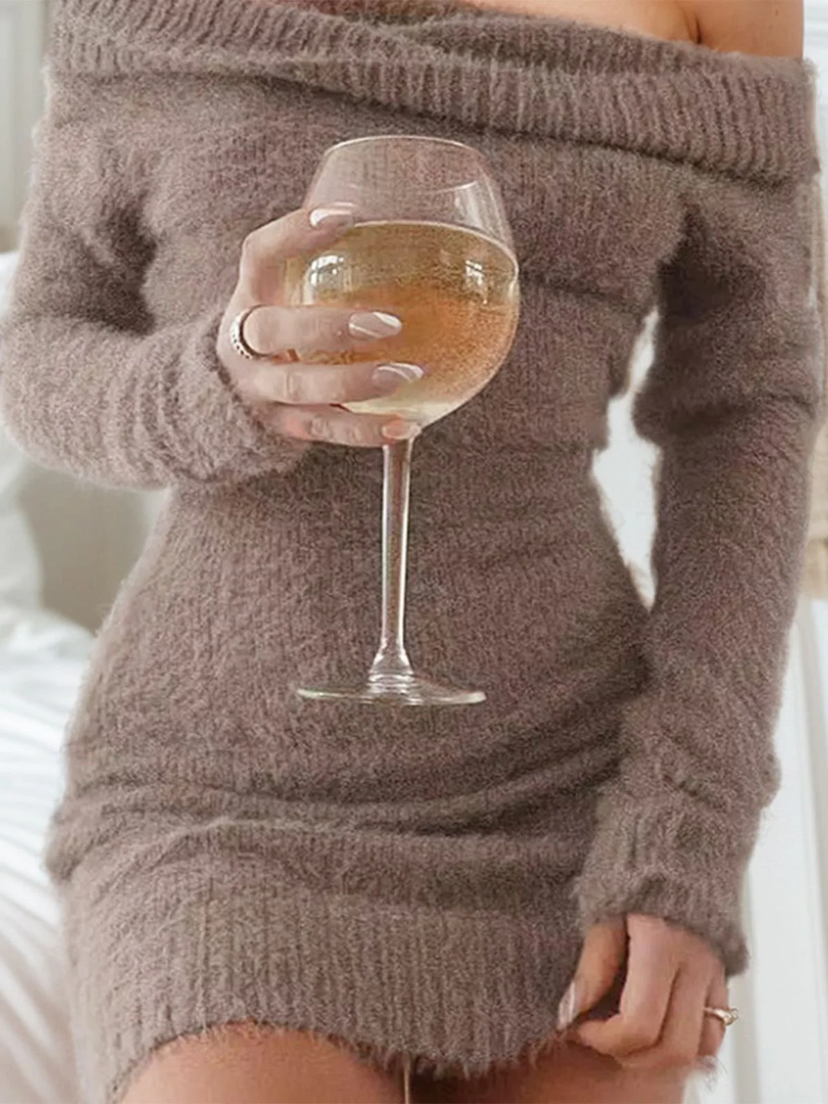 1980s Off-Shoulder Mohair Long Sleeves Dress - Image 14