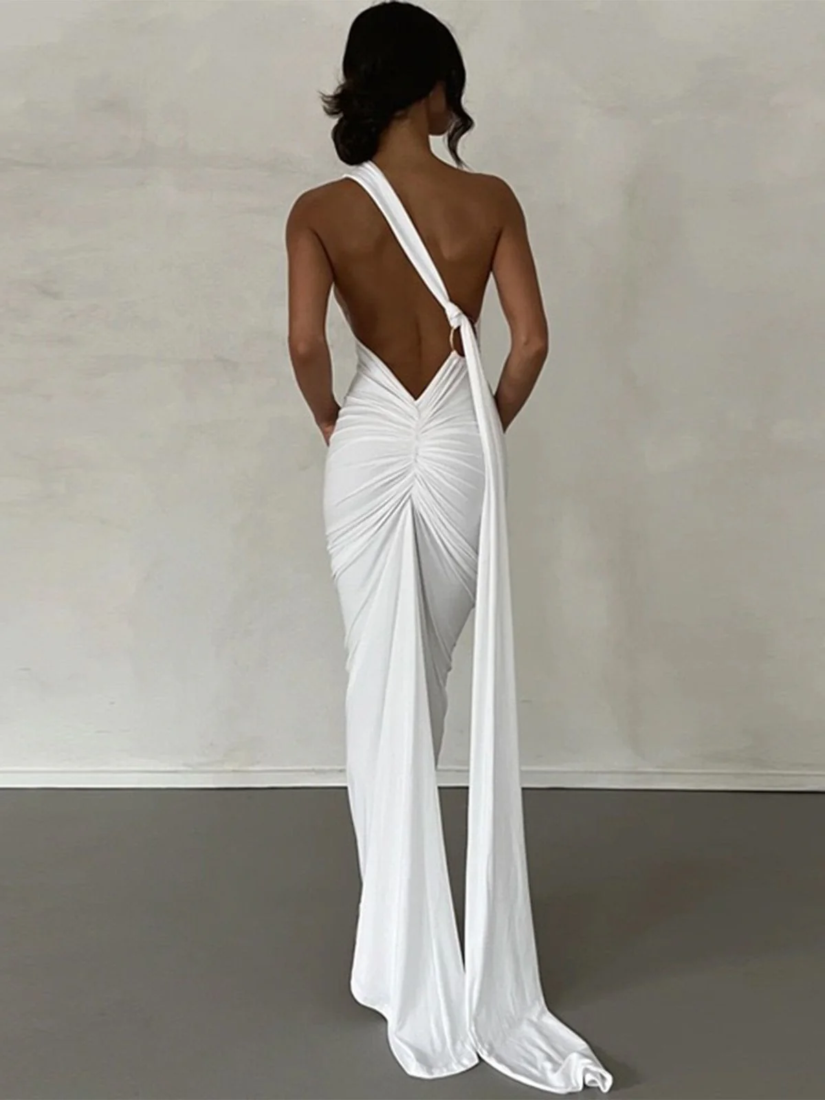 1980s Solid One-Shoulder Evening Backless Dress with Train - Image 11