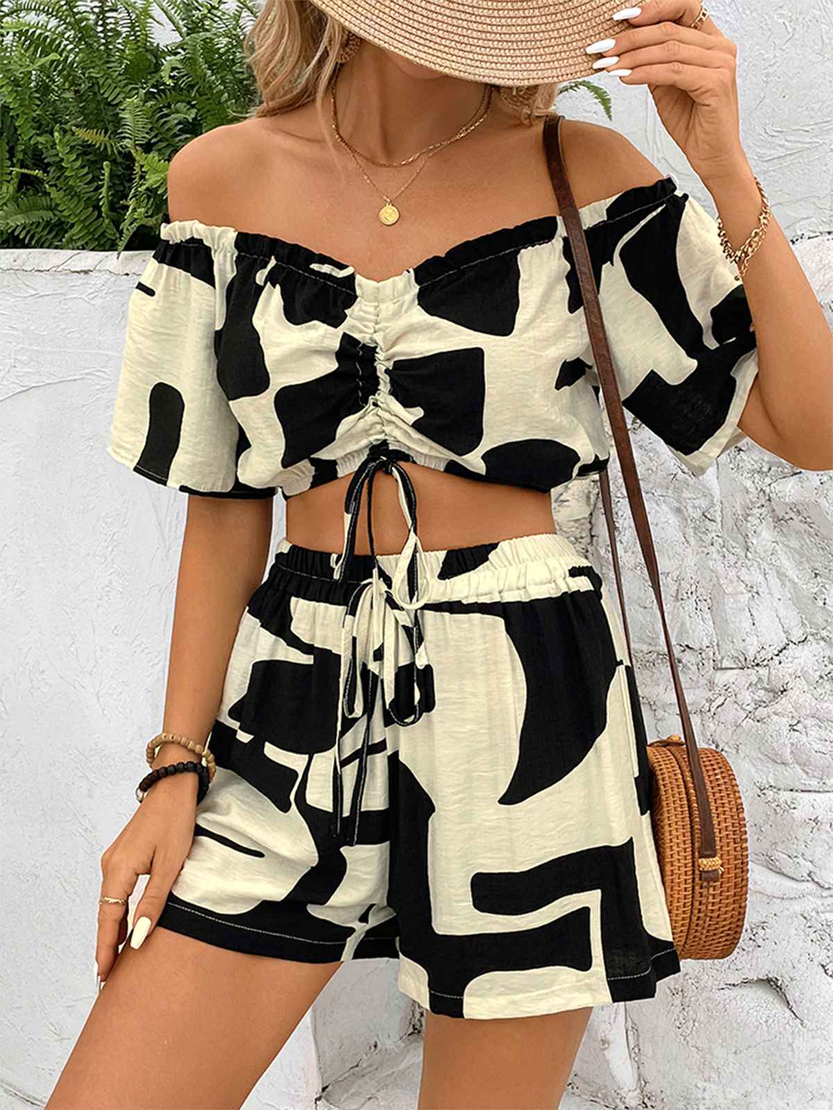 2PCS Black 1950s Geometric Off-Shoulder Drawstring Top & Shorts - Image 4
