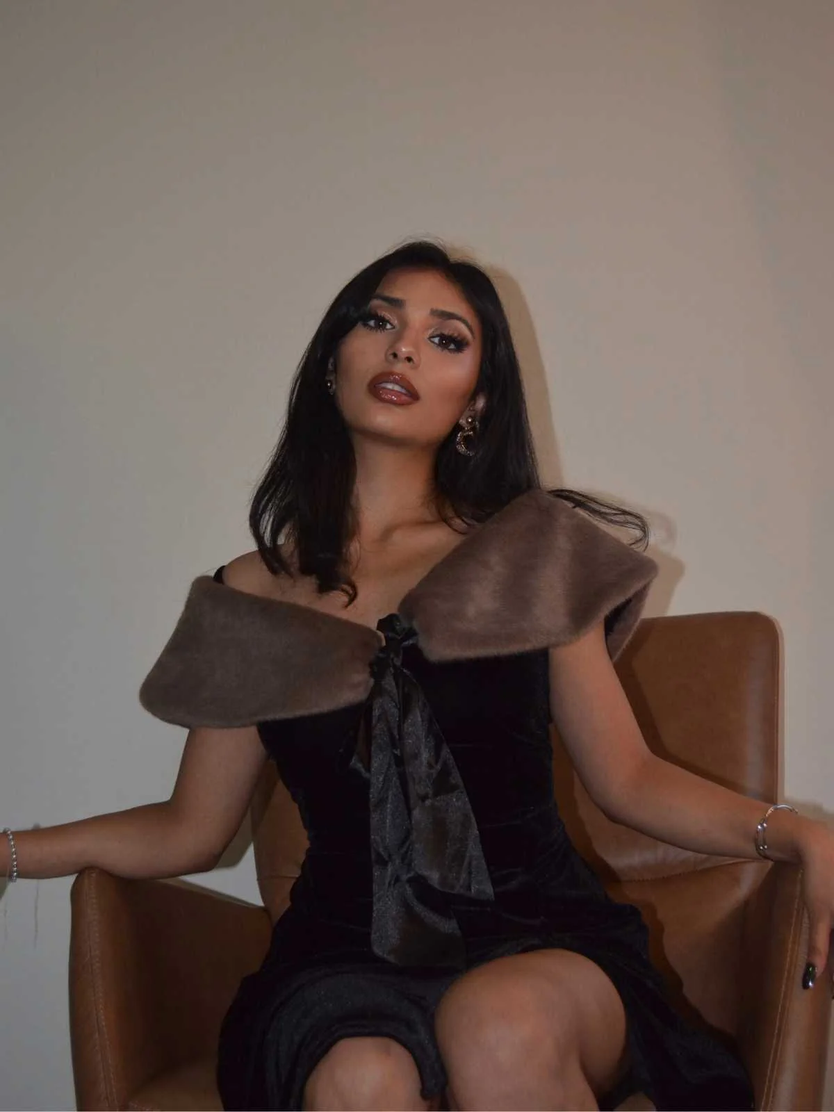 2PCS Black 1960s Solid Dress & Plush Cape - Image 3