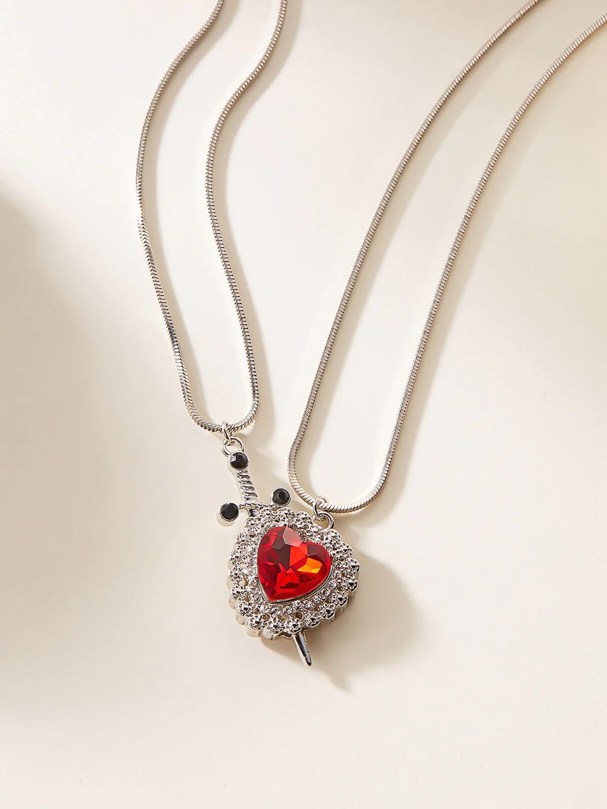 2PCS Vintage Rhinestone Heart-Shaped Ruby & Sword Necklace - Image 2