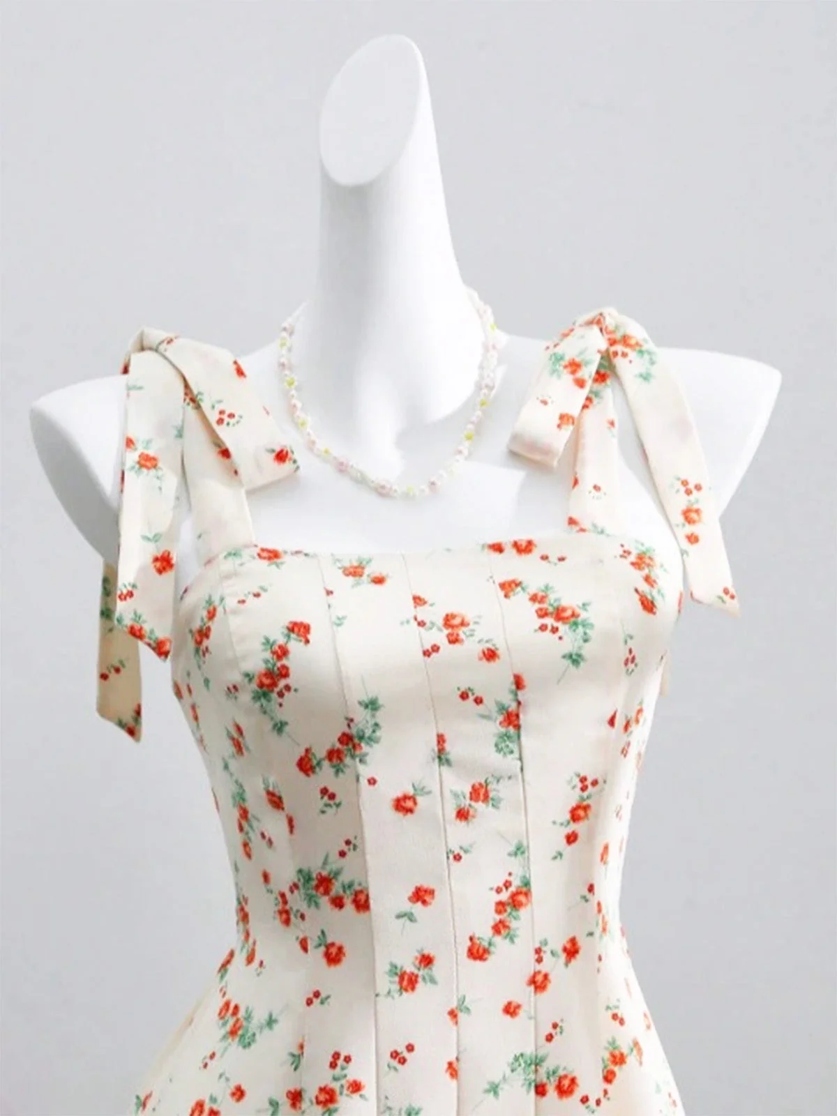 Beige 1950s Ditsy Floral Tie Strap Sweetheart Neck Dress - Image 5