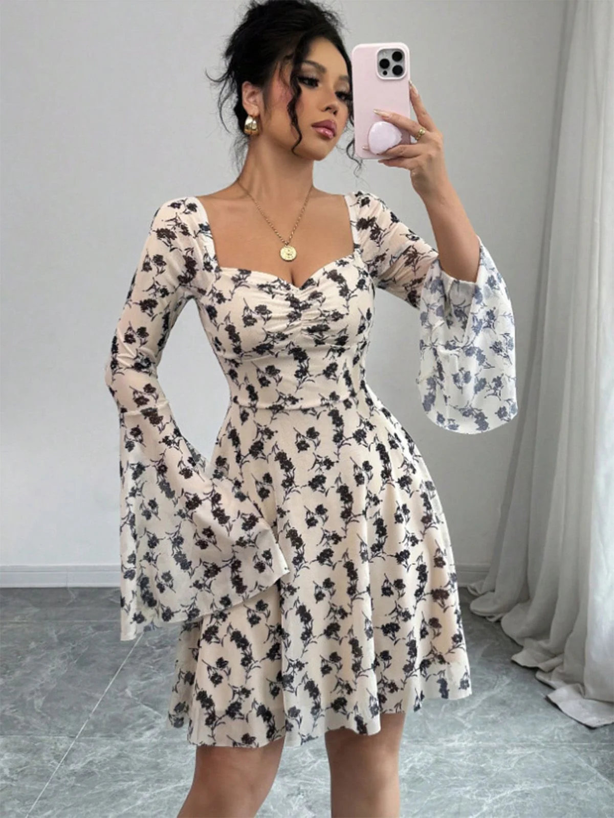 Beige 1950s Floral Sweetheart Mesh Bell-Sleeve Mini Dress - Image 4