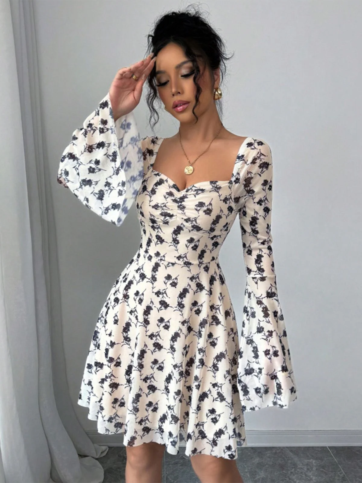 Beige 1950s Floral Sweetheart Mesh Bell-Sleeve Mini Dress - Image 5
