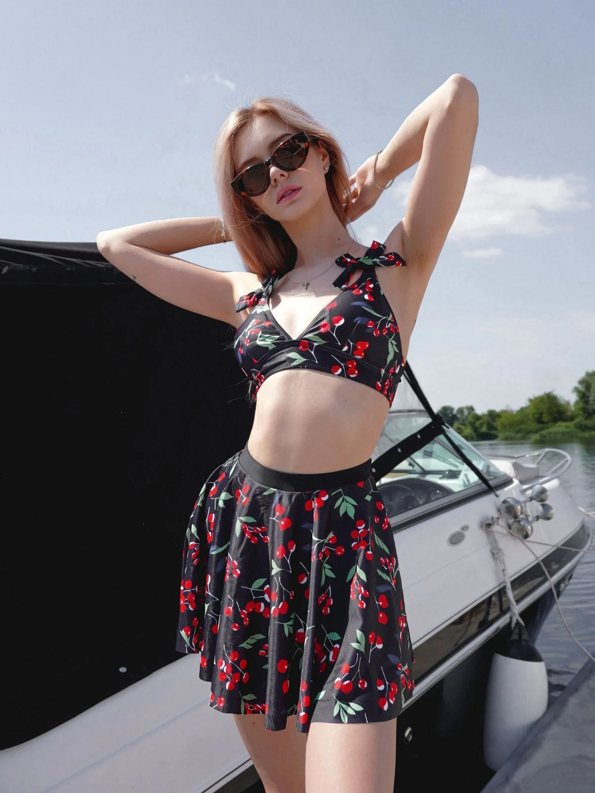 Black 1950s Cherry Bow V-Neck Swimsuit - Image 2