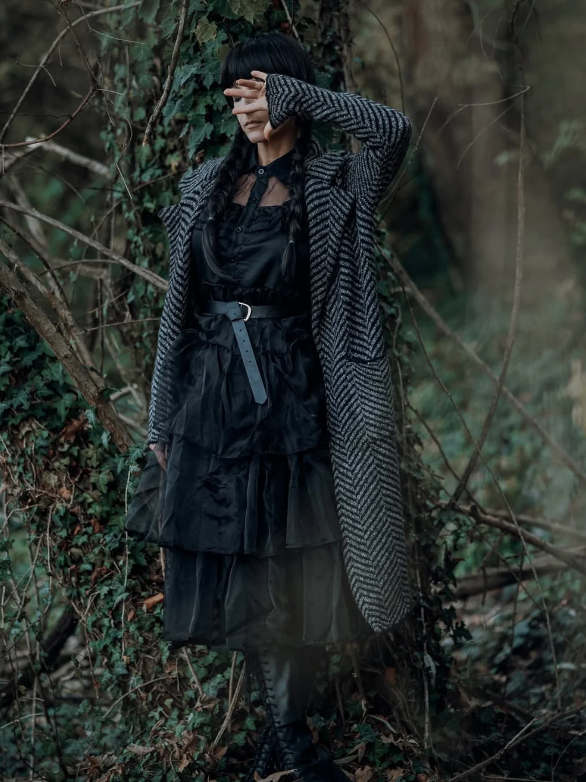 Black 1950s Halloween Lace Belt Dress - Image 3