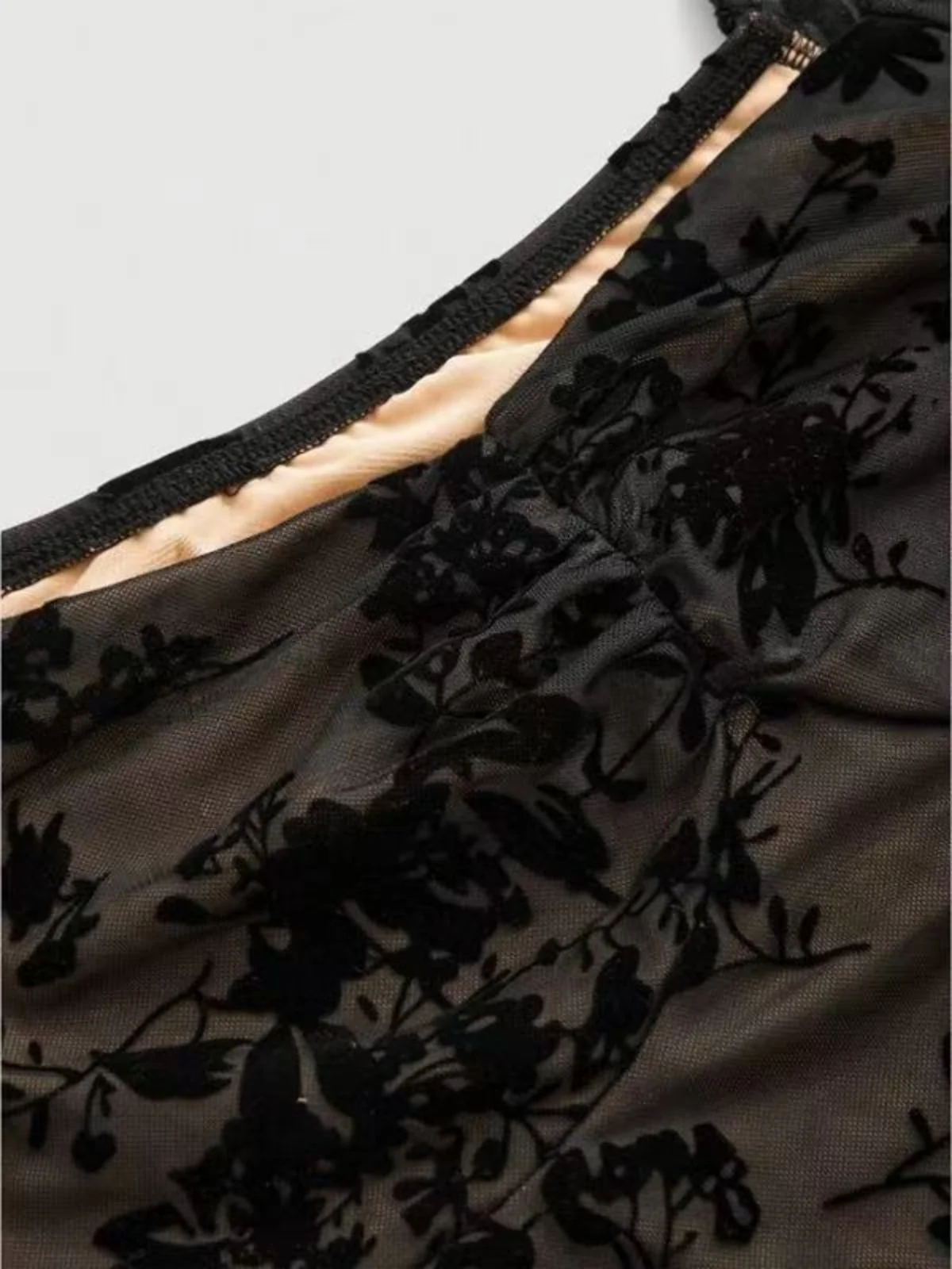 Black 1950s Lace Floral Bishop Sleeves Dress - Image 3