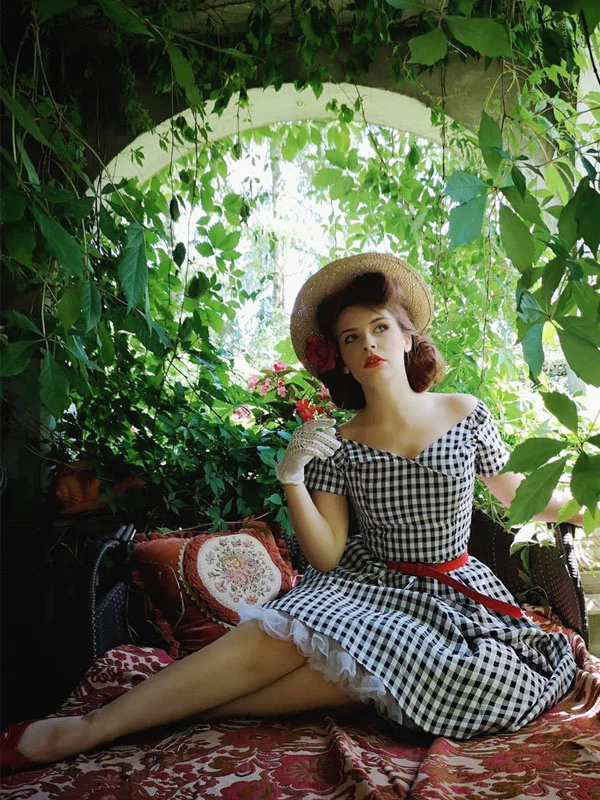 Black 1950s Plaid Swing Dress - Image 8