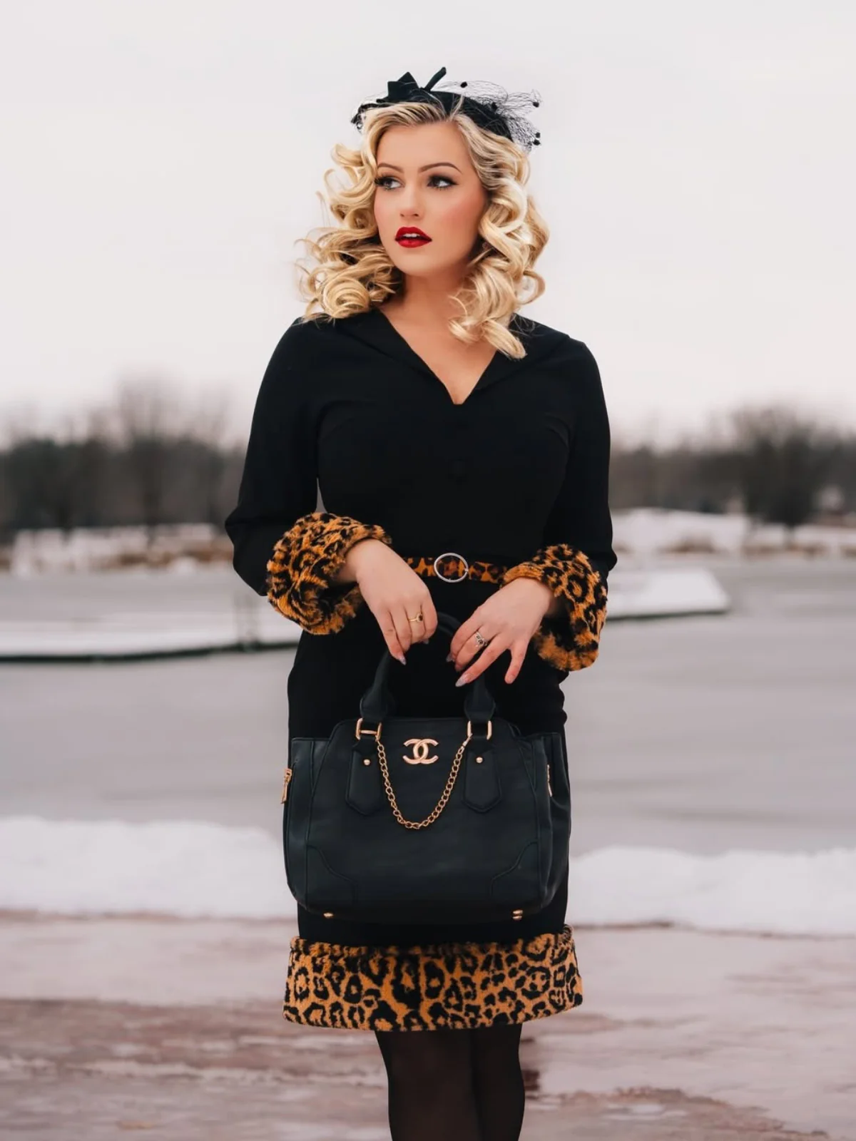 Black 1960s Leopard Plush V-Neck Pencil Dress - Image 2