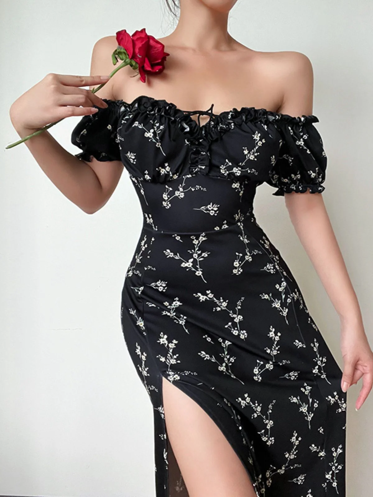 Black 1960s Side Slit Ditsy Floral Off-Shoulder Dress - Image 4