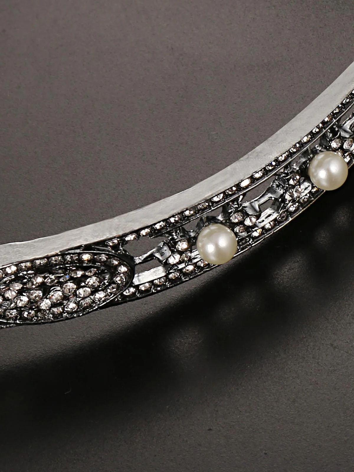 Black 1920s Leaf Flapper Headband - Image 4