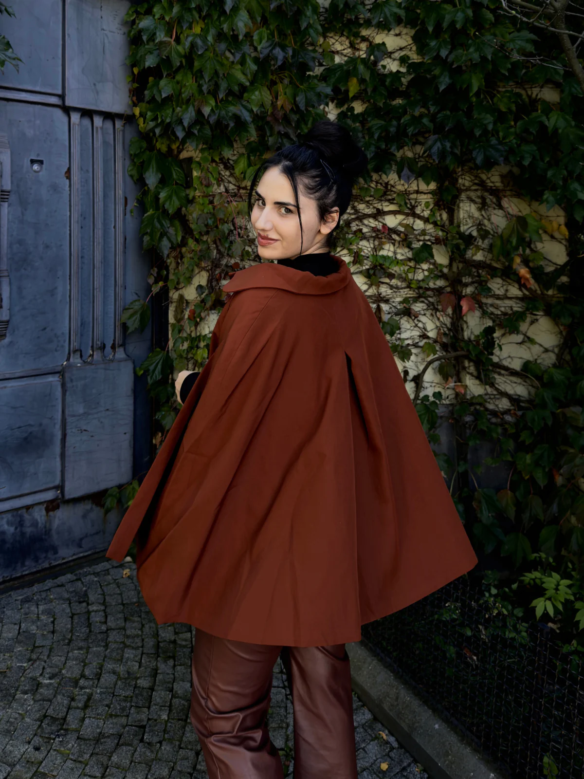 Camel Color 1940s Lapel Cape Coat - Image 2