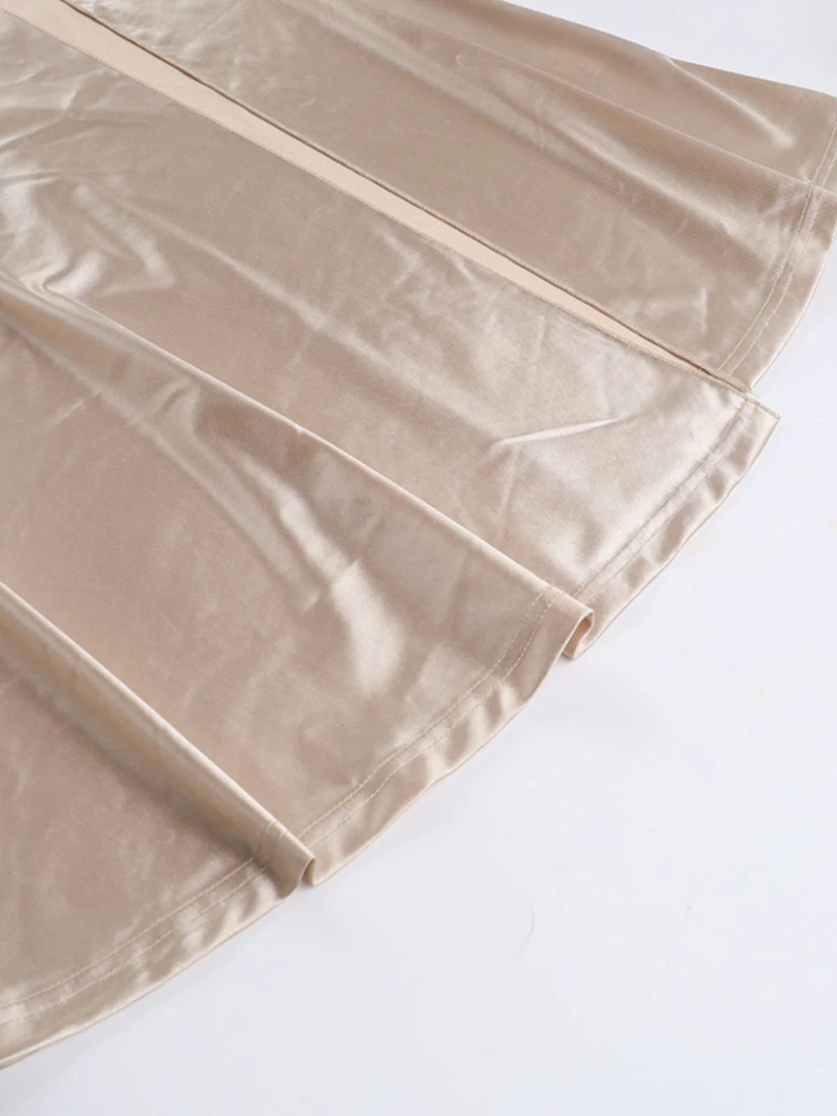Champagne 1930s Off Shoulder Slit Satin Dress - Image 9