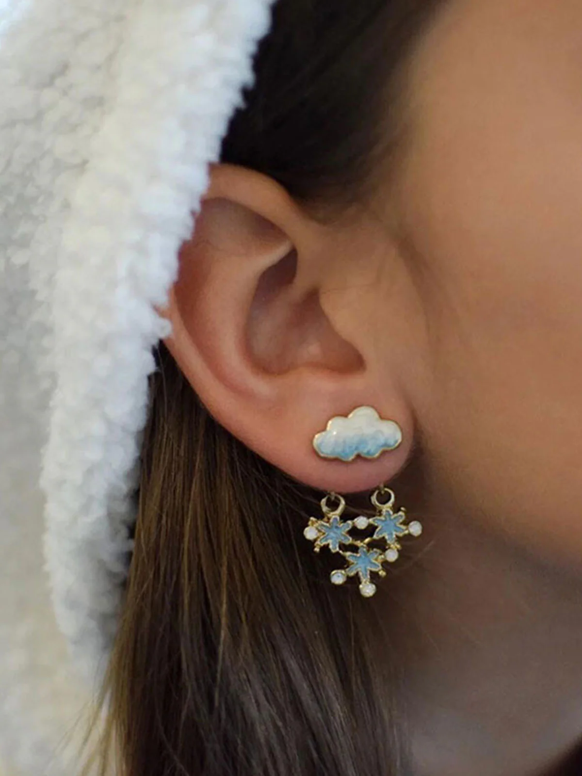 Christmas Cloud Snowflake Gradient Earrings - Image 4