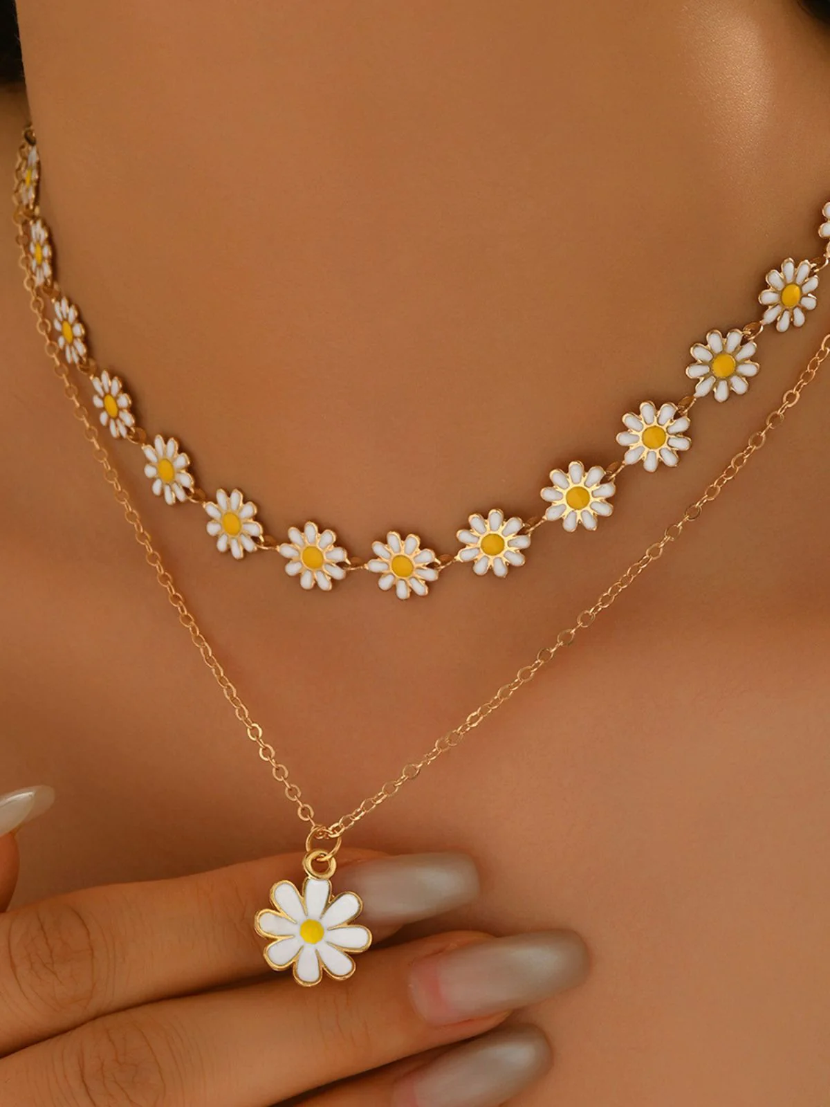 Daisy Flower Pendant Layered Necklace - Image 2