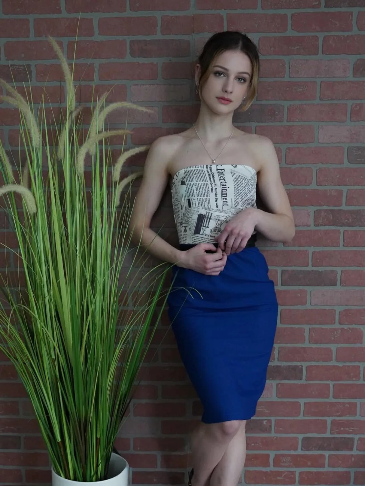 Dark Blue 1960s Bandeau Newspaper Belted Pencil Dress - Image 2