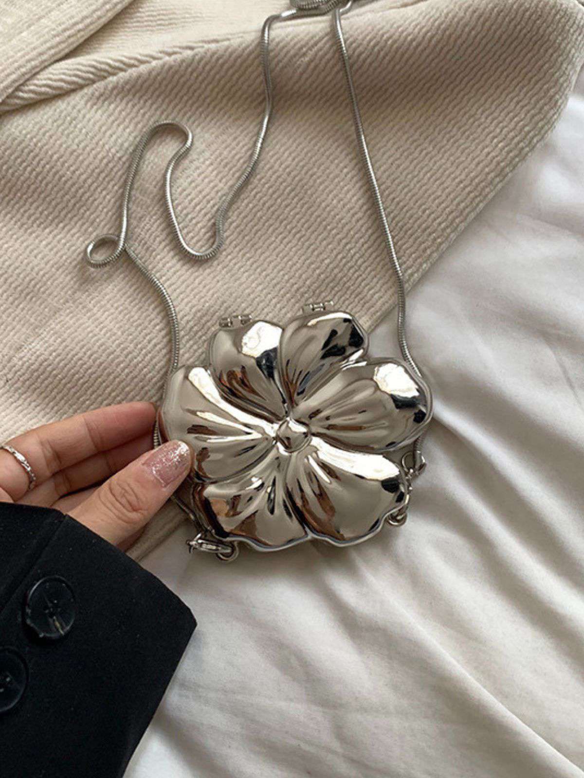Flower Shape Alloy Chain Mini Bag - Image 11