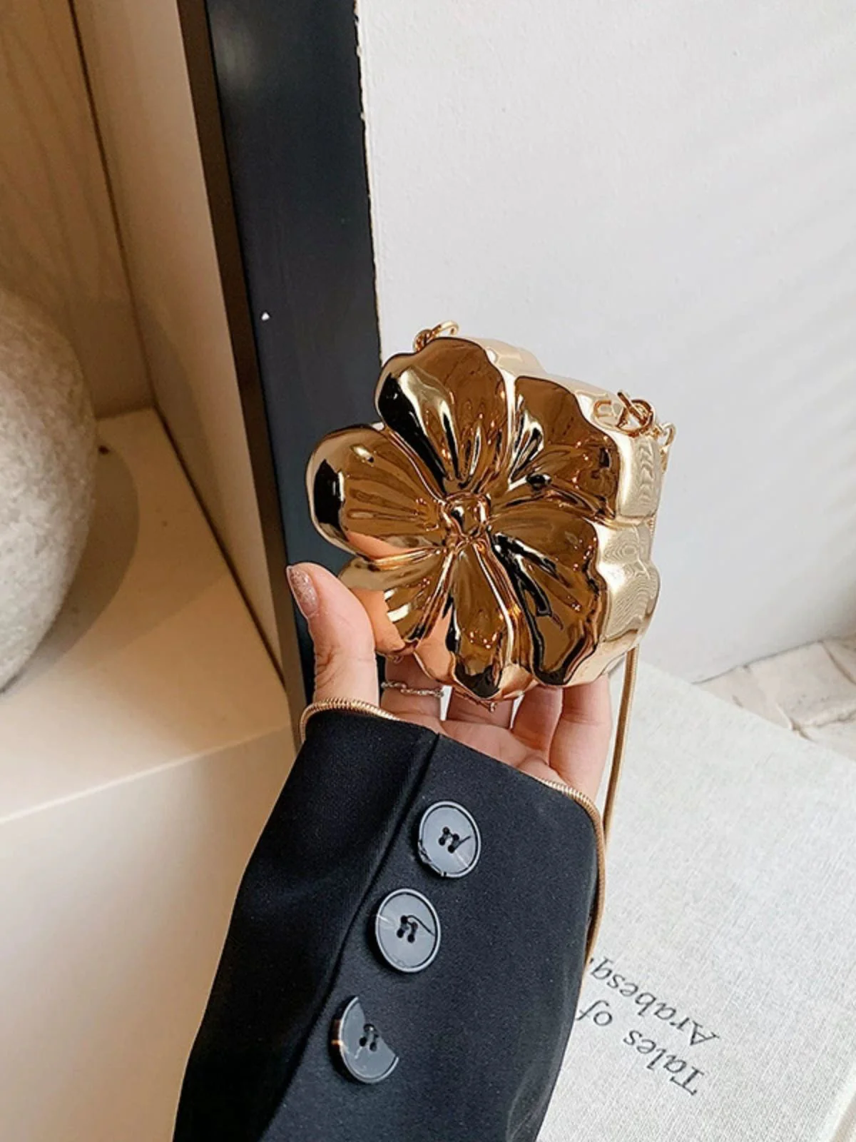 Flower Shape Alloy Chain Mini Bag - Image 6