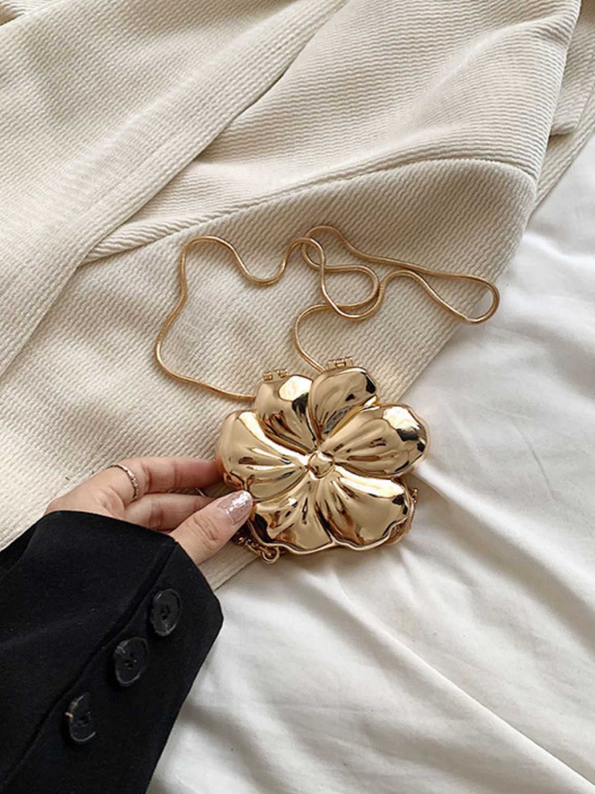 Flower Shape Alloy Chain Mini Bag - Image 7