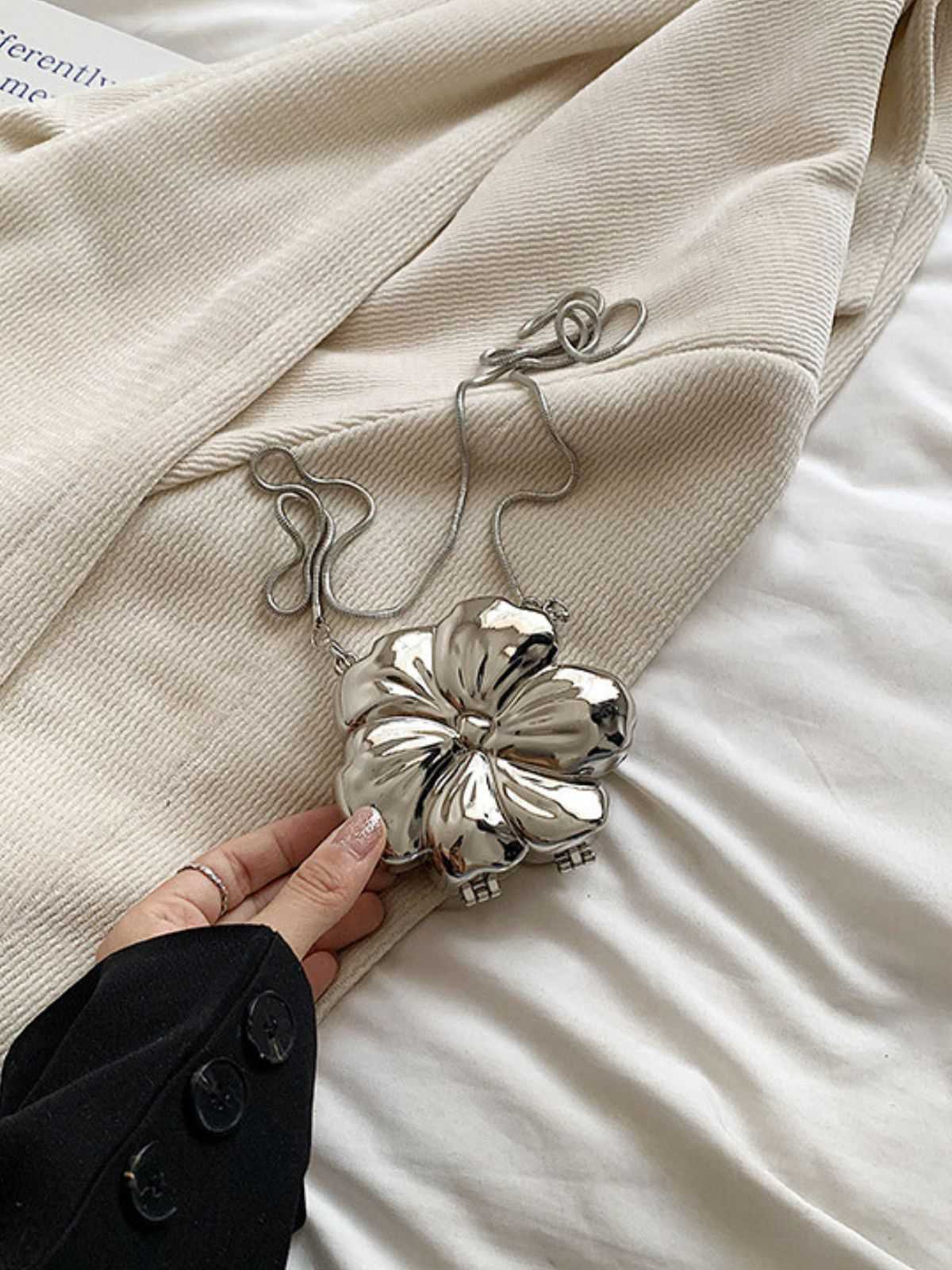 Flower Shape Alloy Chain Mini Bag - Image 9