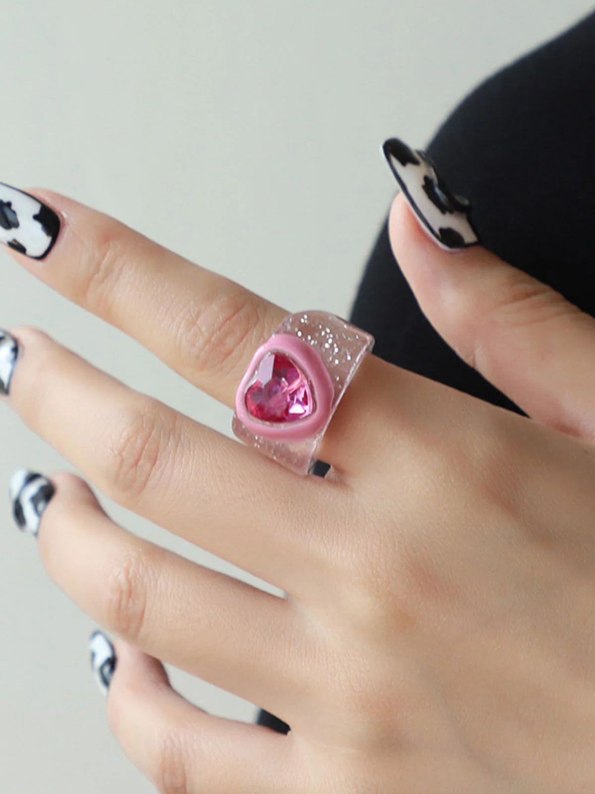 Glittery Pink Diamond Heart Ring - Image 2