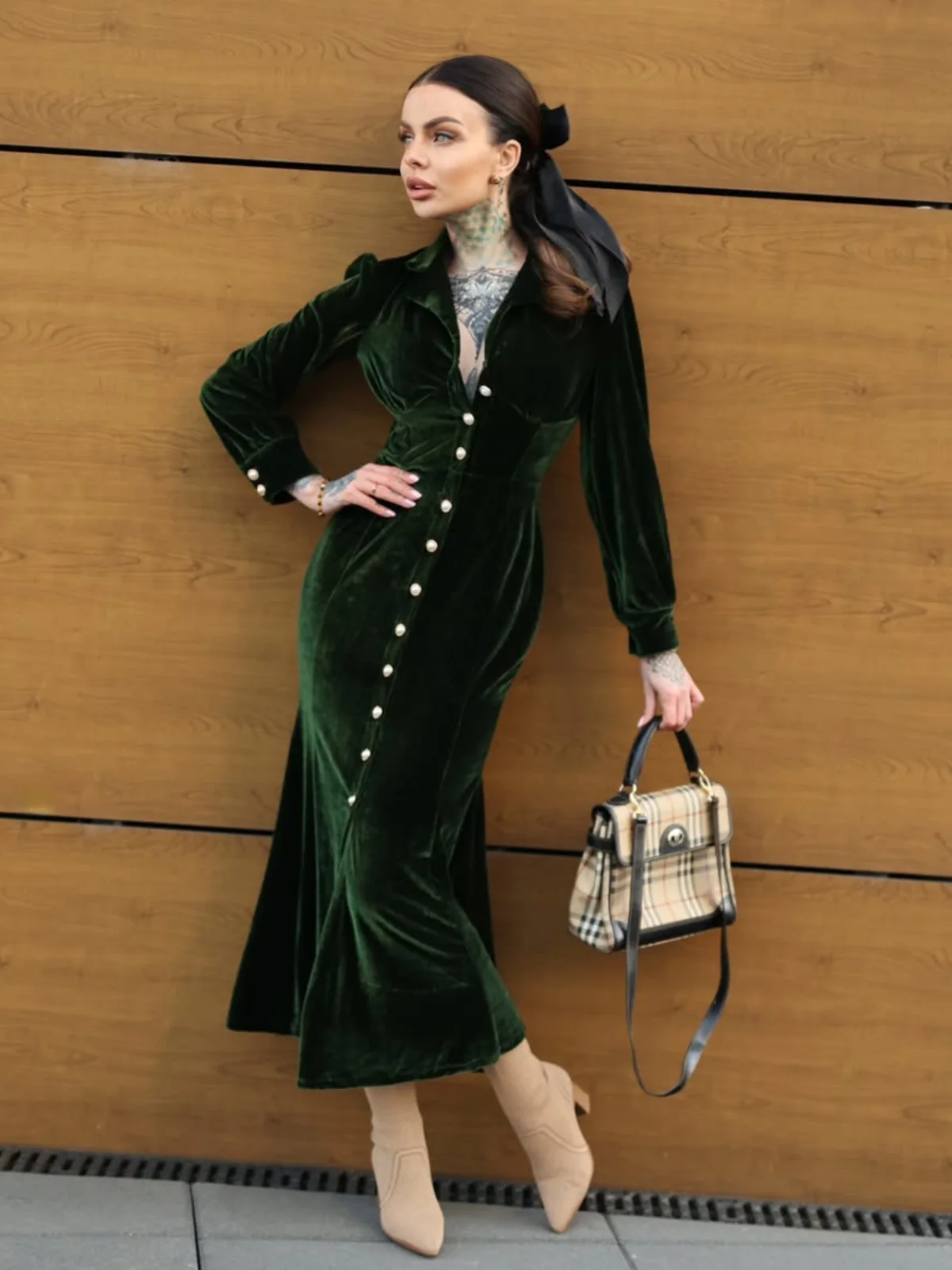 Green 1930s Velvet Pearl Lantern Sleeve Mermaid Dress - Image 2